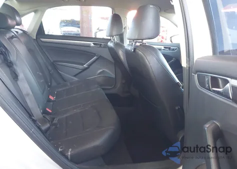 2017 Volkswagen Passat 1.8T R-Line z USA, uszkodzony, nr VIN 1VWDT7A32HC078796